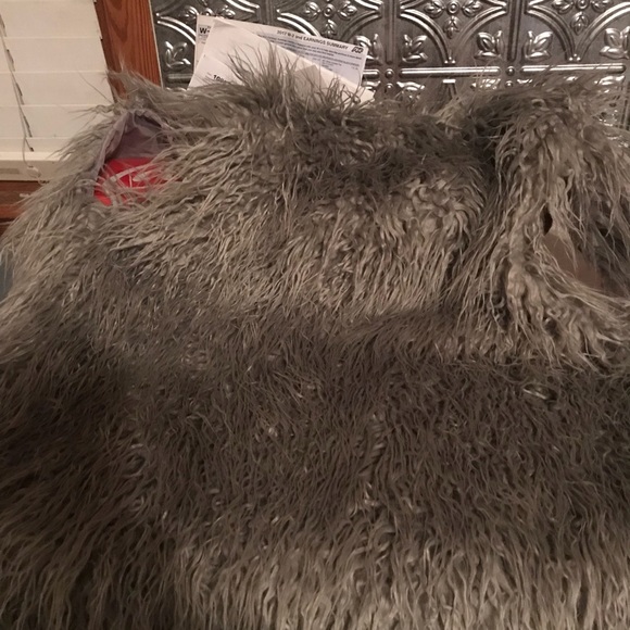 Vest - Picture 2 of 3